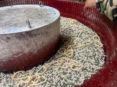 Come utilizzare le apparecchiature di lucidatura a vibrazione per elaborare in modo efficiente il processo di lucidatura superficiale di occhiali, parti in acciaio inossidabile, gioielli, ecc.